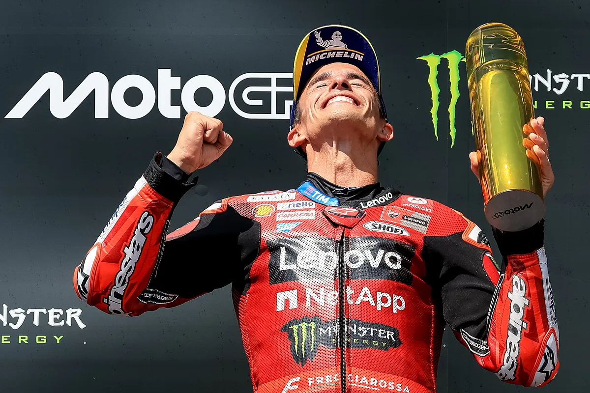 Marc Márquez lo da todo para ganar en Brno y acecha a Bezzecchi