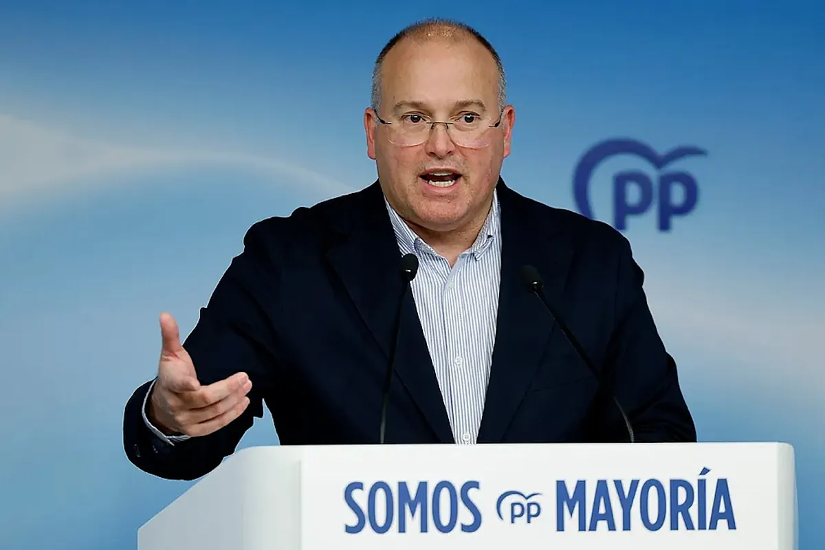 Tellado carga contra Sánchez tras la advertencia de Europa sobre la regularización de inmigrantes