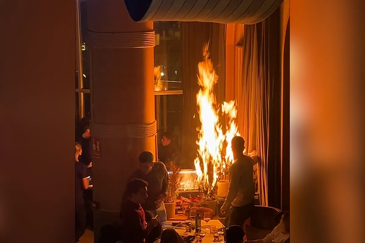 Susto en un restaurante de Madrid tras un incendio provocado por una bengala