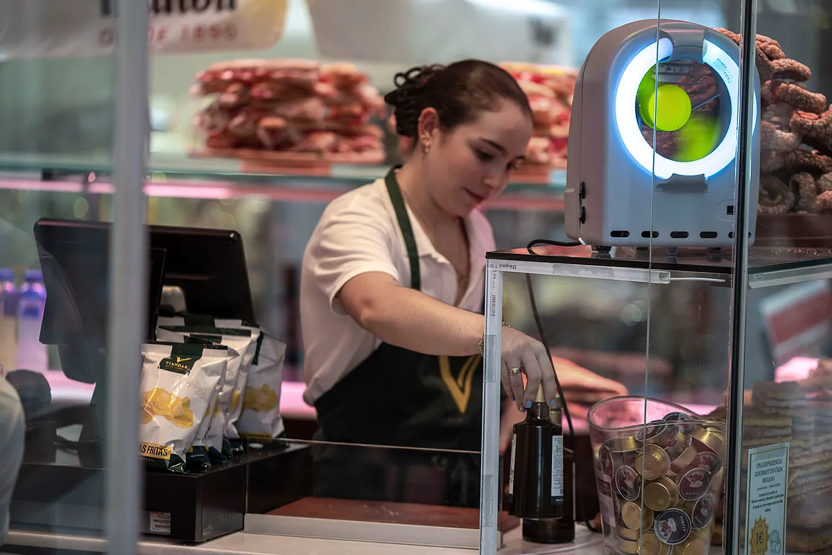 El récord de mujeres trabajando oculta una brecha en calidad del empleo: sólo son el 39% de los indefinidos a tiempo completo
