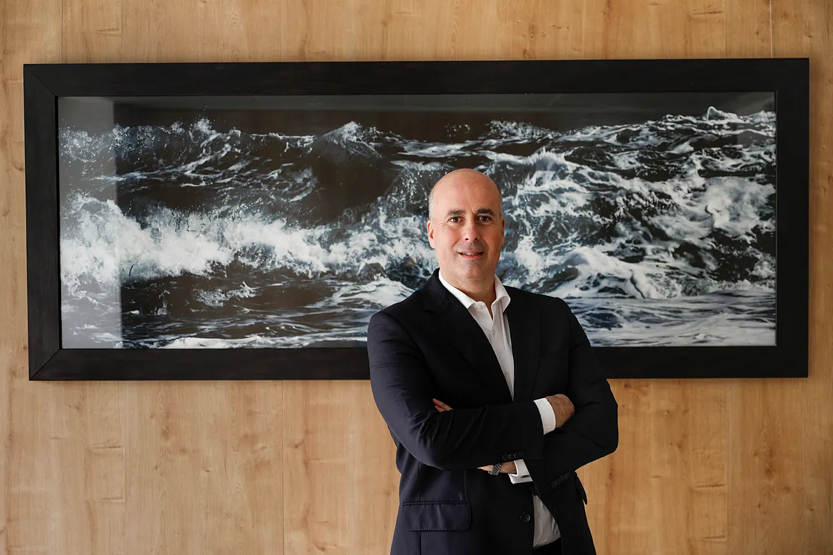 Fernando Campos, presidente de IDIS: "La sanidad pública sola no puede absorber la demanda creciente"