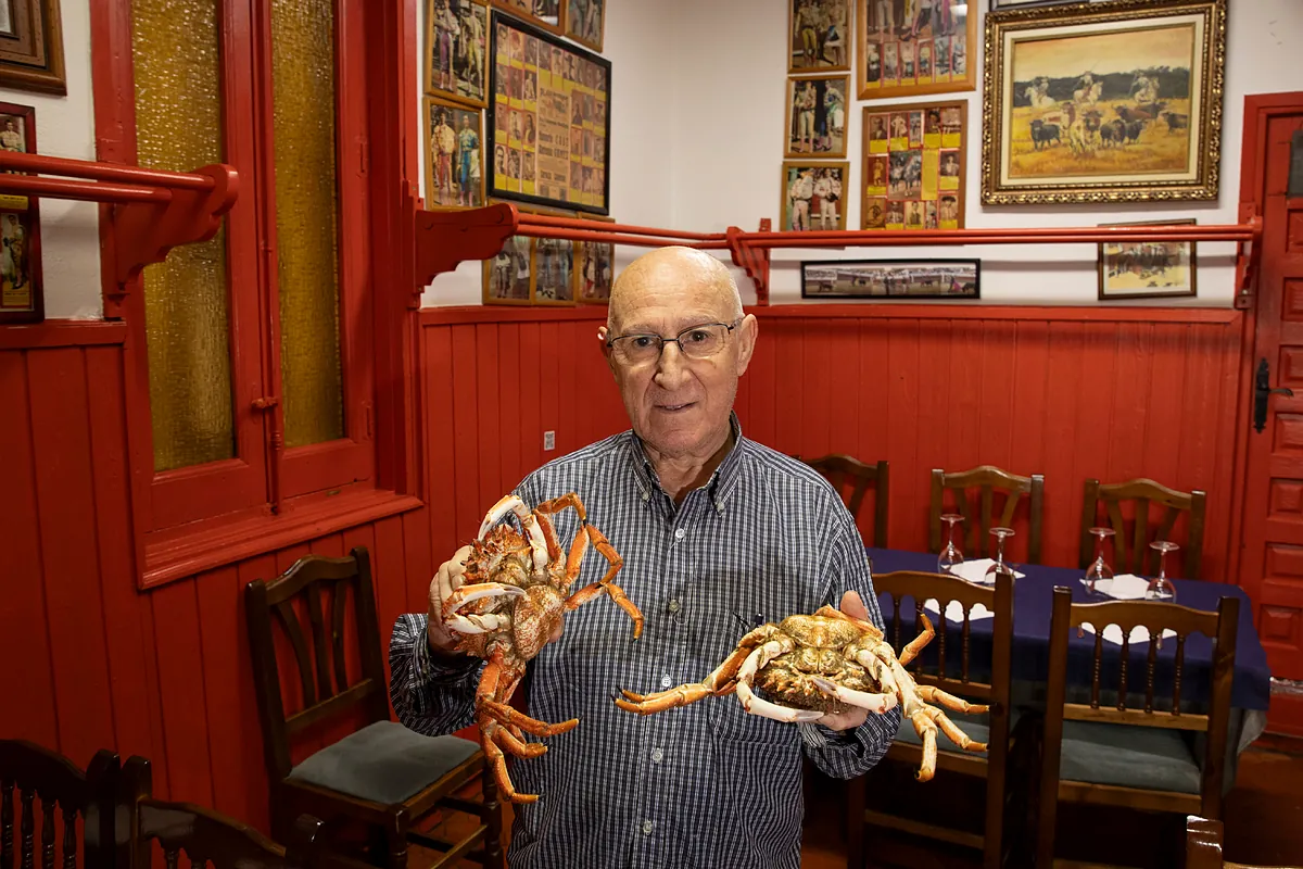 El novillero que levantó Airiños do Miño, la catedral madrileña de la queimada: "Aquí ha pasado de todo, un cliente me preguntó si el caldo gallego llevaba alcohol"