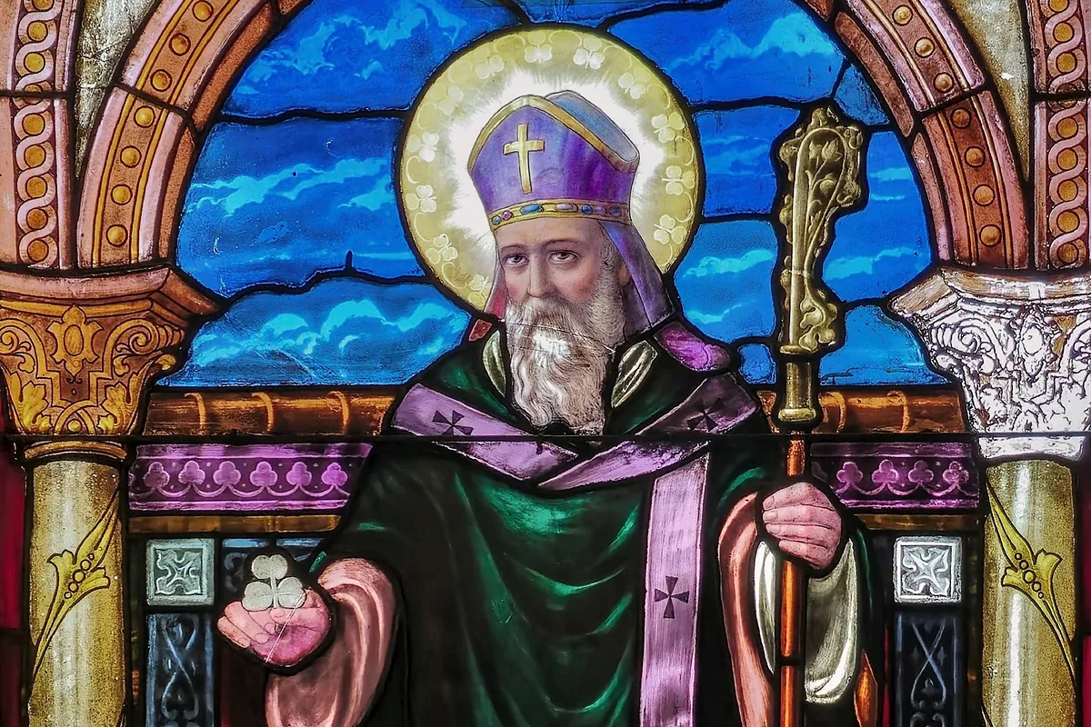 ¿Qué santo se celebra hoy? Consulta el santoral del martes 17 de marzo