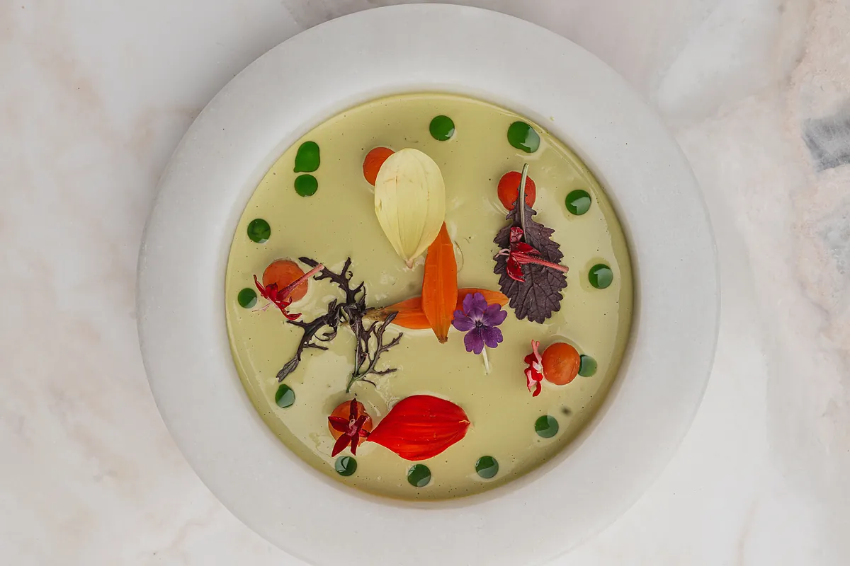 Seis restaurantes para quedarse este agosto en Madrid: de la estrella Michelin de Ancestral a las brasas de Piantao y otras mesas con mucha identidad