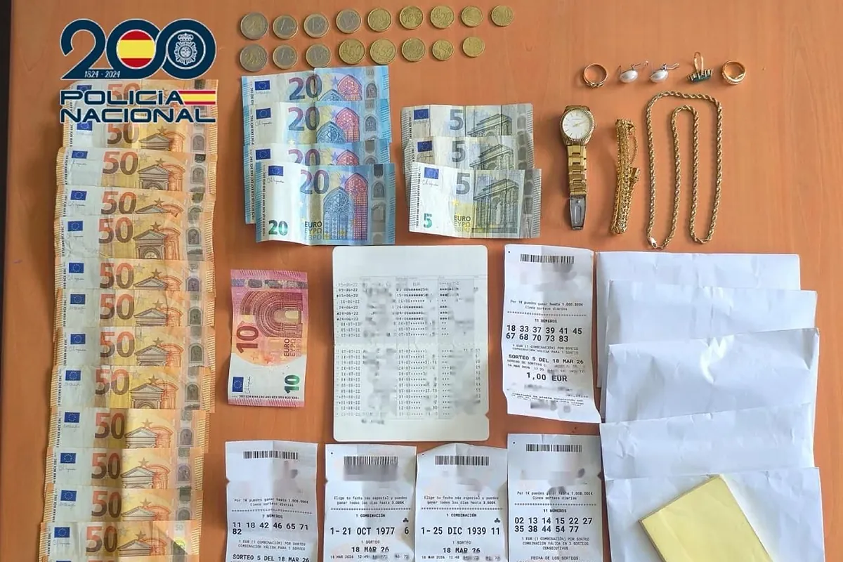 La Policía detiene a una mujer de 80 acusada de estafar a los vecinos de Usera con el timo del tococmocho