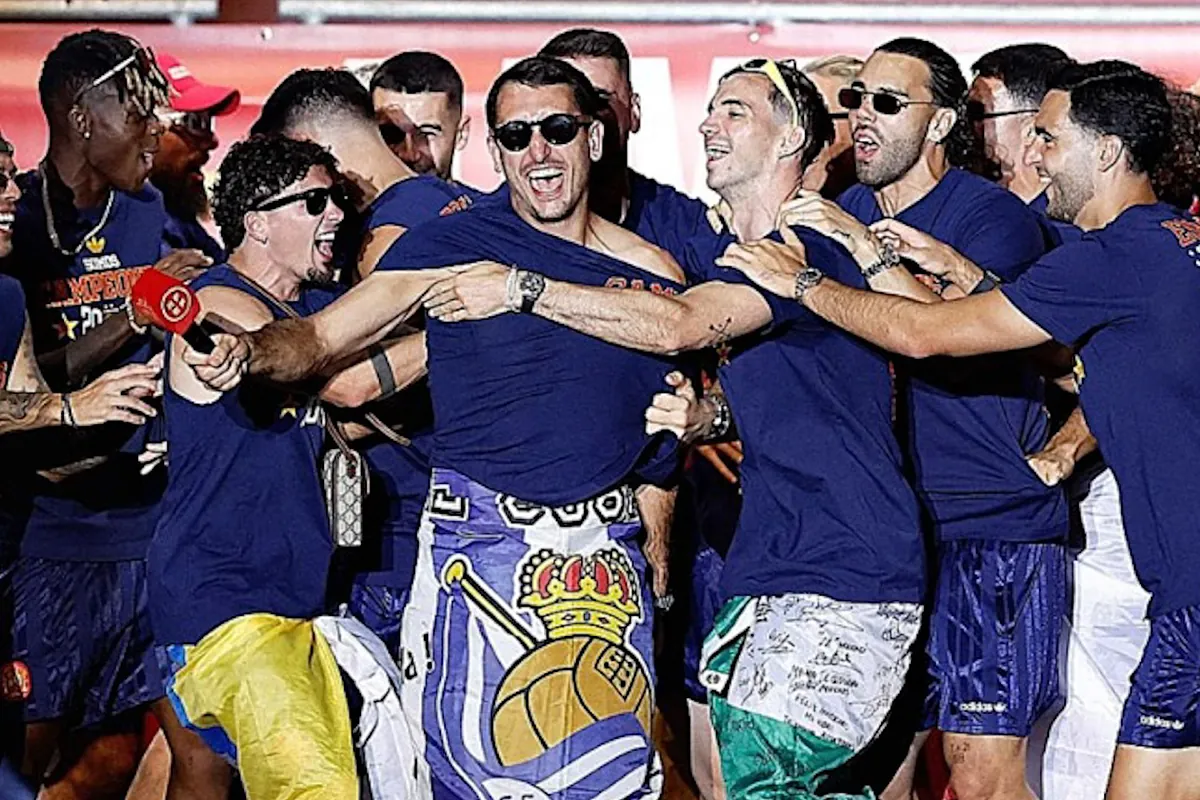 La Selección recorre la ciudad de Madrid ante dos millones de personas en pleno éxtasis