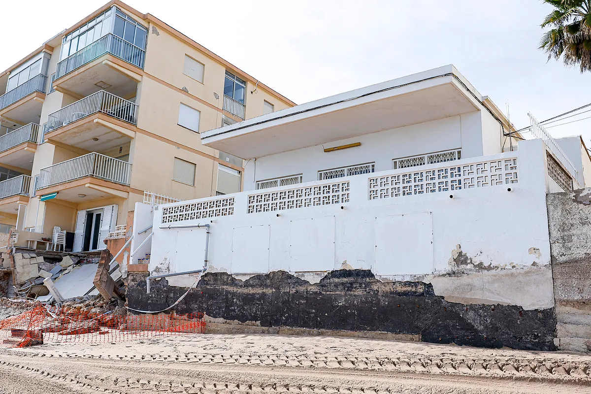 Política. La Generalitat mantiene su pulso con el Gobierno contra los deslindes: un solo temporal no puede marcar la línea de costa