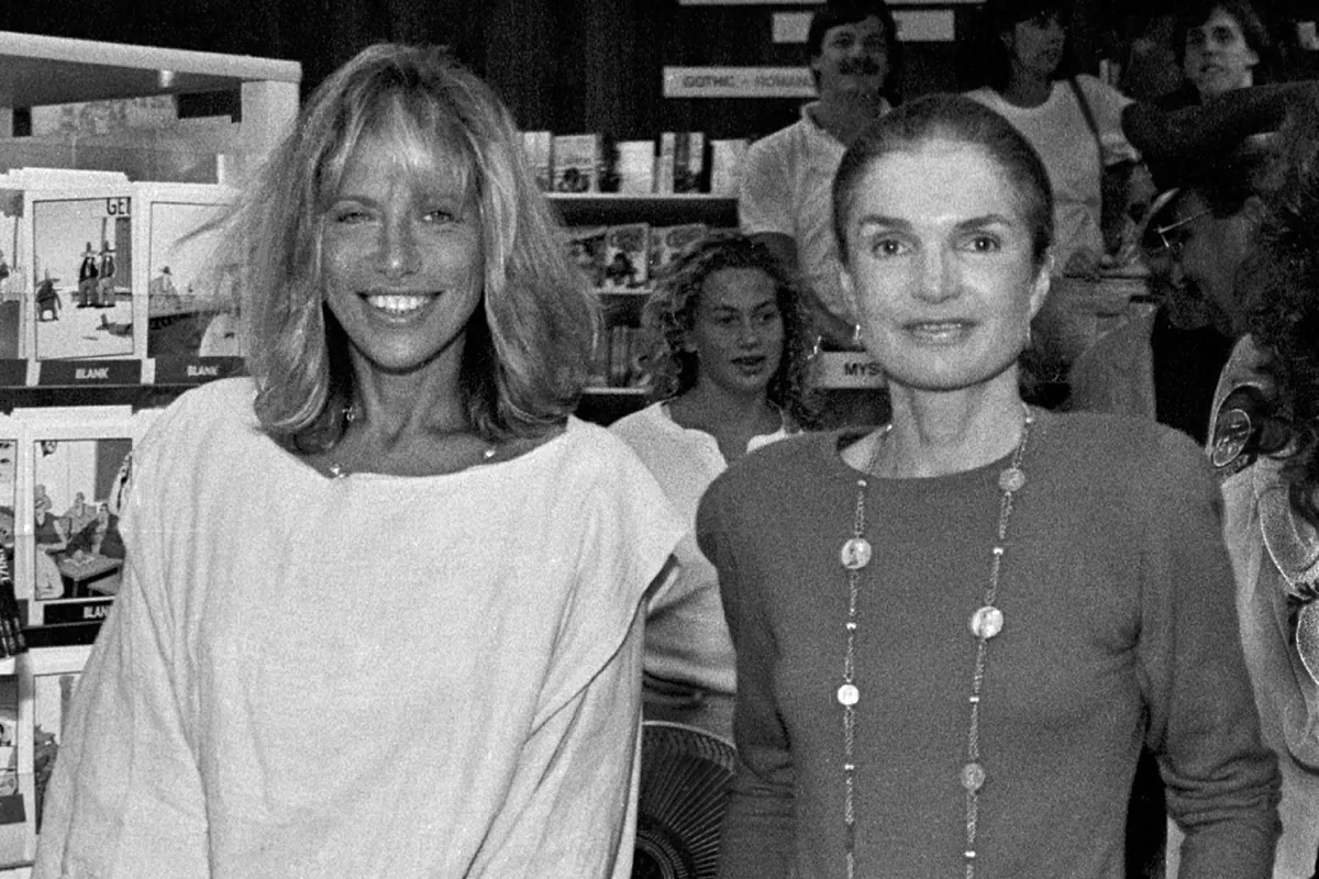 La íntima e impredecible amistad entre Jackie Kennedy y Carly Simon, de la que la cantante habló en un libro
