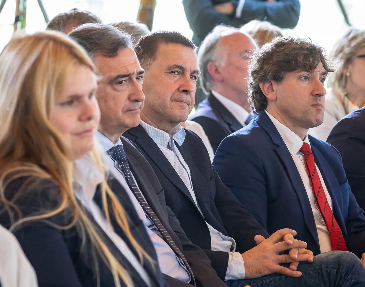 El PNV da por fracasada su negociación para imponer el euskera en la administración con el PSOE y ruega ayuda a EH Bildu