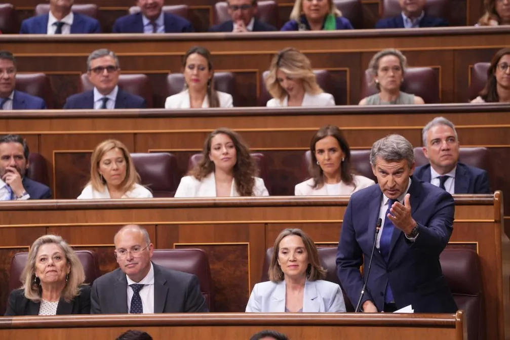 La mayoría de los ciudadanos quiere una moción de censura del PP, pero ...