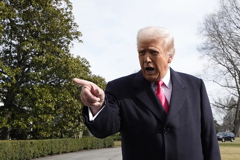 Trump purga el Ejército cesando a los máximos responsables al considerarlos producto de políticas de igualdad y diversidad | Internacional