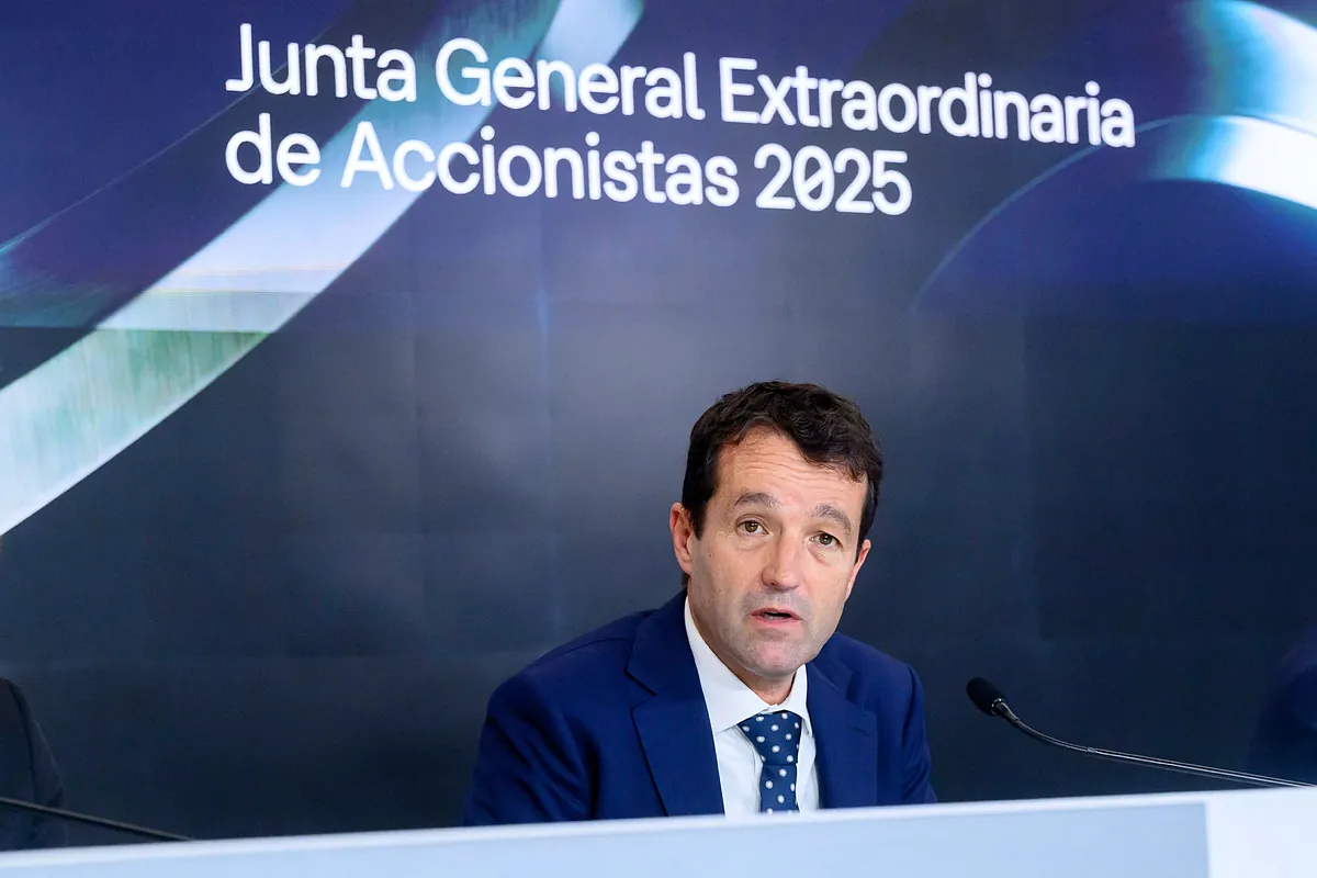 Indra se desangra un 15% en bolsa en tres días ante los rumores de intervención de Moncloa para destituir a Ángel Escribano: "Nadie me ha pedido dimitir"