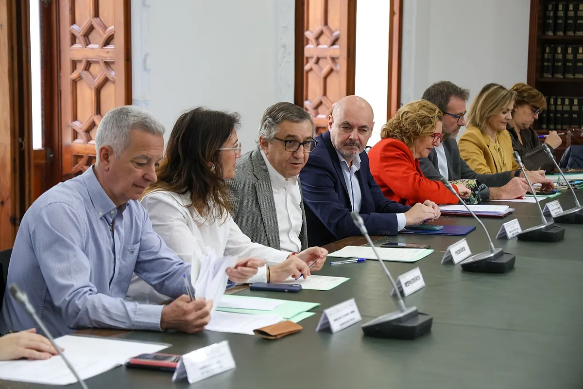 El Gobierno valenciano plantea a los funcionarios implantar la jornada de 35 horas a partir del 1 de enero de 2027