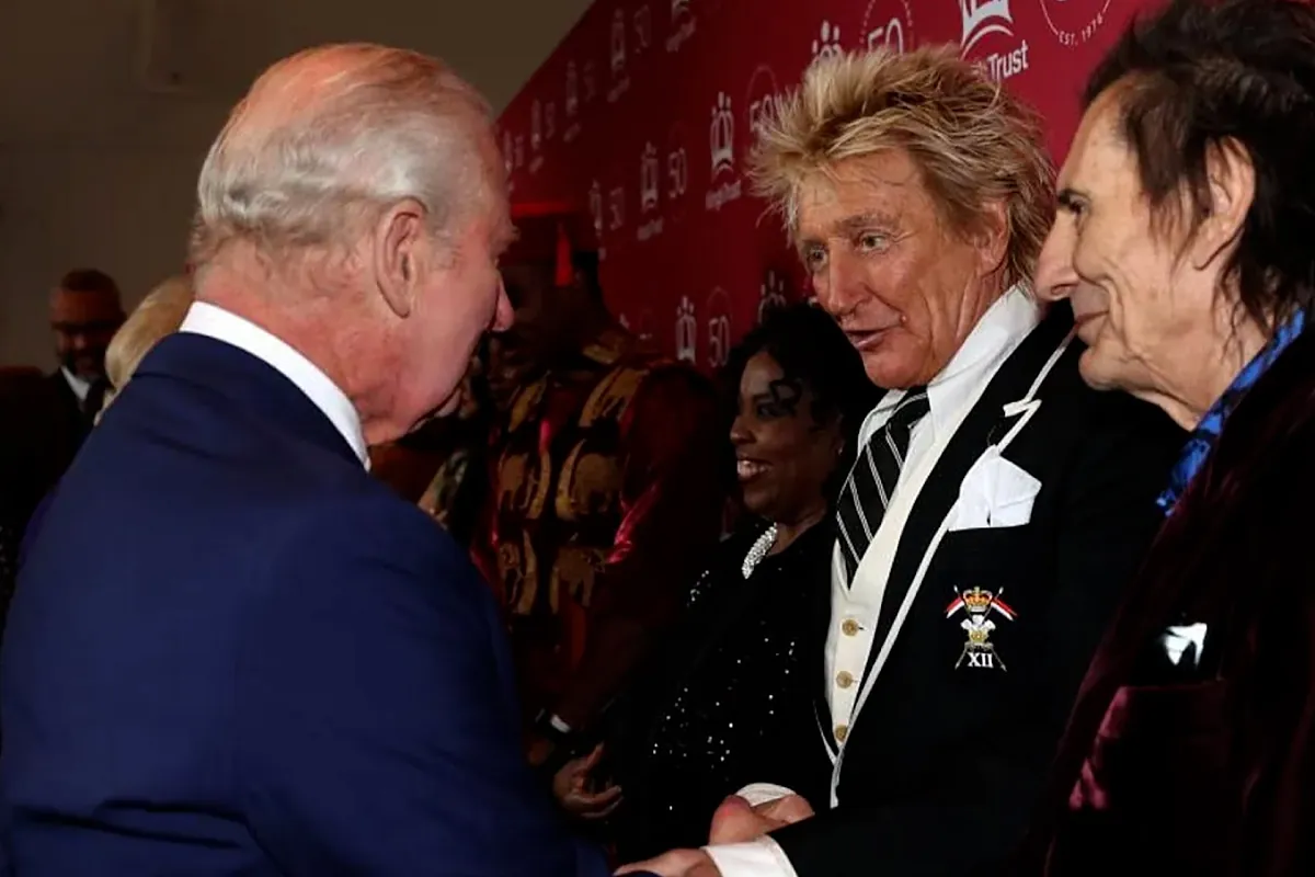 Rod Steward felicita al rey Carlos III por poner al "canalla" de Trump "en su sitio"
