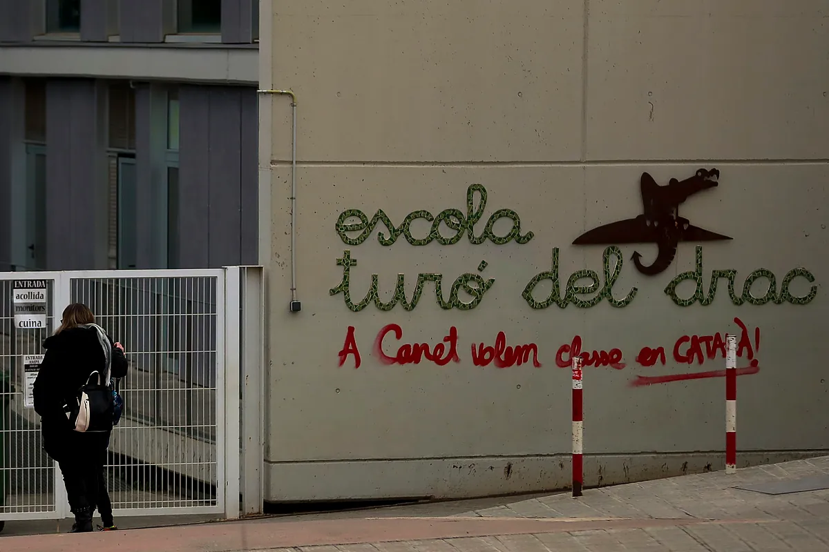 El Supremo da un revés a la Generalitat y anula la exclusión del castellano en los rótulos de las escuelas e institutos públicos de Cataluña