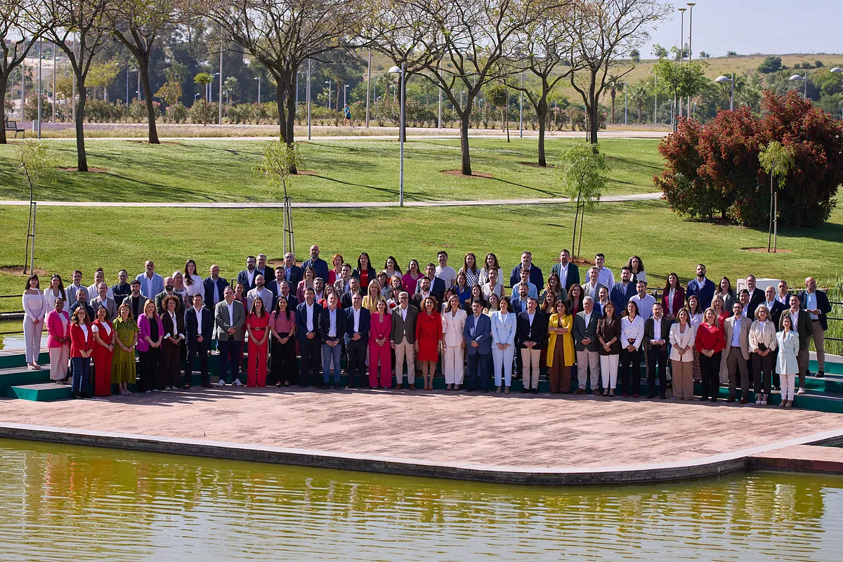Montero recala en el bastión socialista de Dos Hermanas con todos los candidatos del PSOE-A para el 17-M: "De aquí saldrá un gobierno de la Junta feminista, ecologista y progresista"