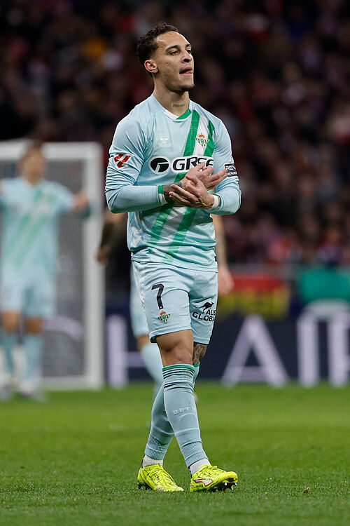 El Betis rompe la racha invicta del Metropolitano y mete en problemas a Simeone