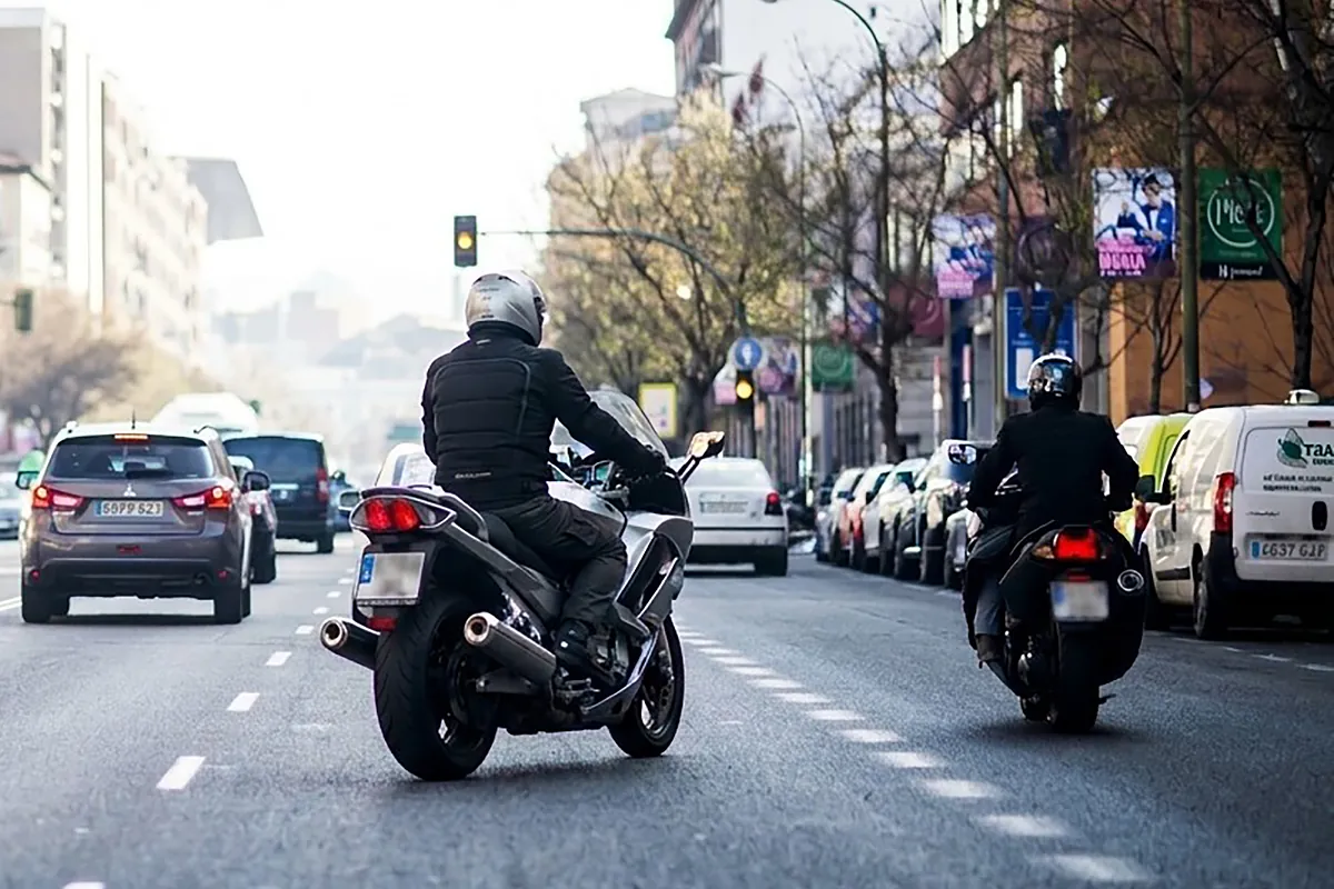 Seis de cada diez accidentes de moto con lesionados son causados por otro vehículo