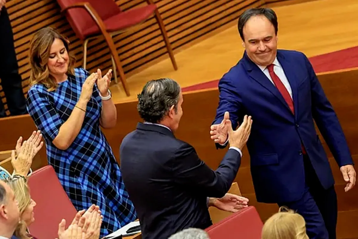 VÍDEO: Llorca asume la presidencia de la Generalitat y pide perdón por ...