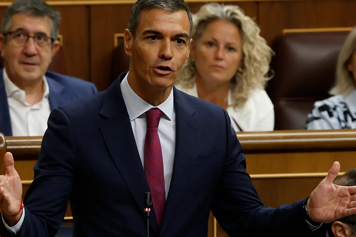 Moncloa censura que el CNI mandara un WhatsApp "ambiguo a un cargo menor" y no elevase un aviso de entrada masiva a Ceuta "a miembro alguno del Ejecutivo"