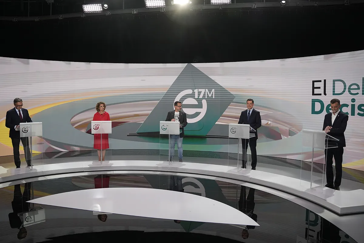 Los dardos cruzados entre los cinco candidatos en el debate de las elecciones andaluzas del 17-M: "Van todos en contra mía", se queja Moreno