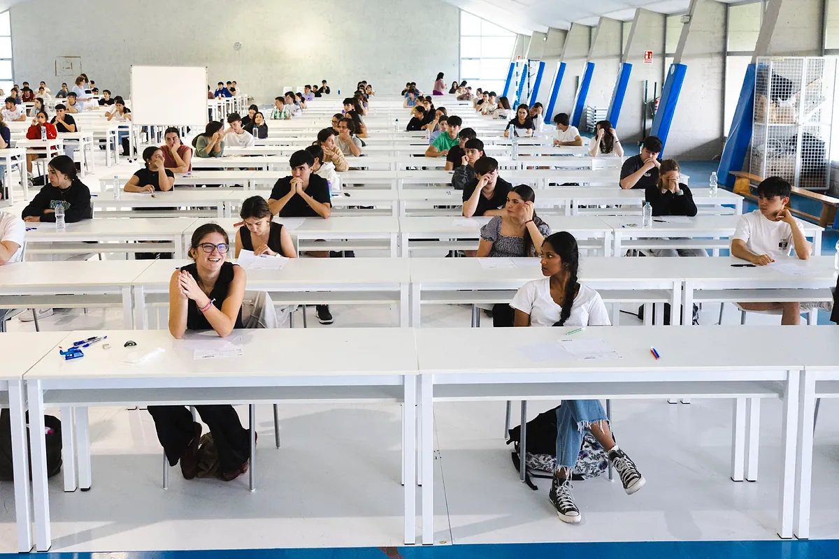 Las universidades andaluzas realizarán barridos selectivos para detectar dispositivos electrónicos durante los exámenes de selectividad