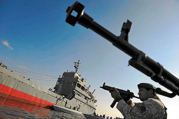 Maniobras militares navales de Irán en el estrecho de Ormuz.