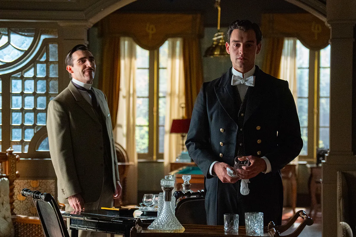 Avance semanal del 4 al 8 de agosto de 'La Promesa': Lorenzo golpea con  violencia a Curro y María Fernández recibe buenas noticias | Series