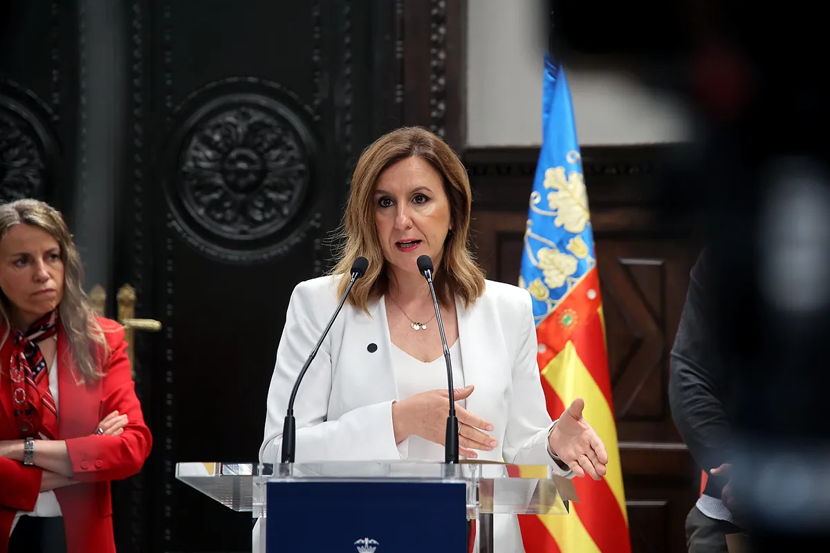 Valencia refuerza sus servicios sociales ante el colapso de la regularización y pasará la factira al gobierno de España