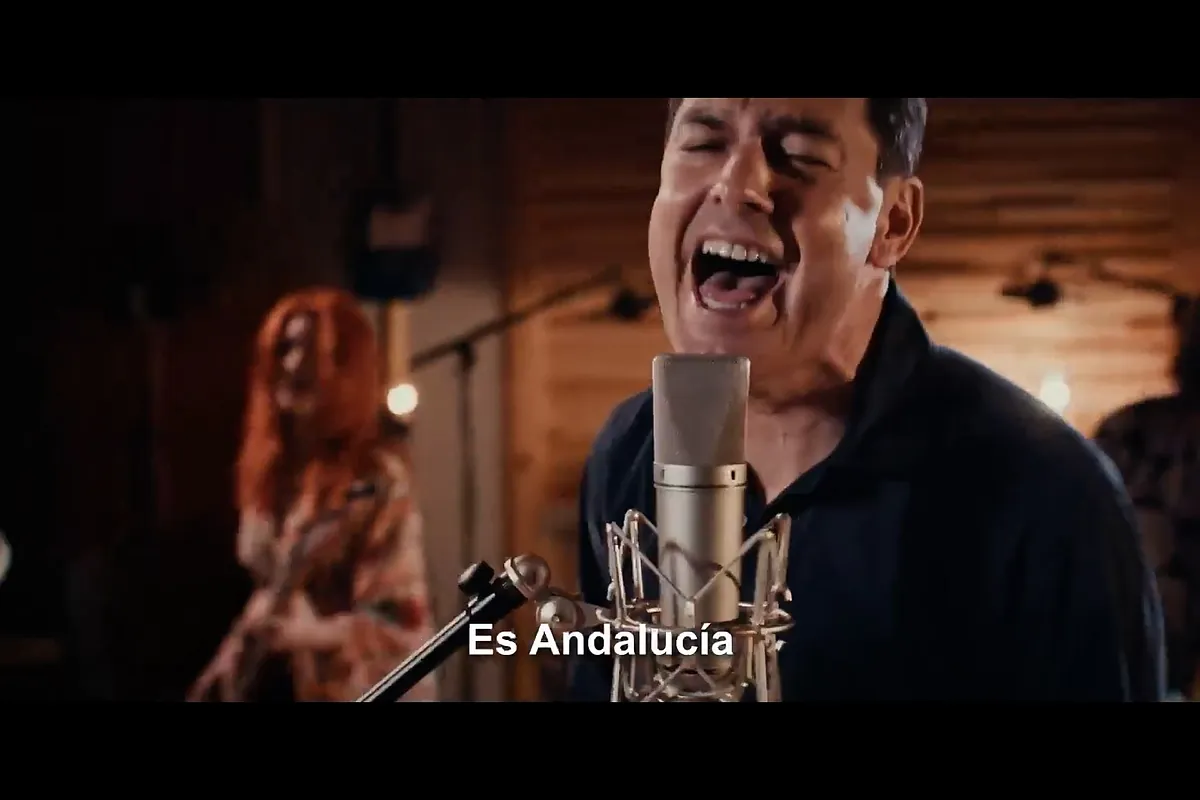 Juanma Moreno da el cante en las andaluzas y presenta su videoclip, cantado por él mismo
