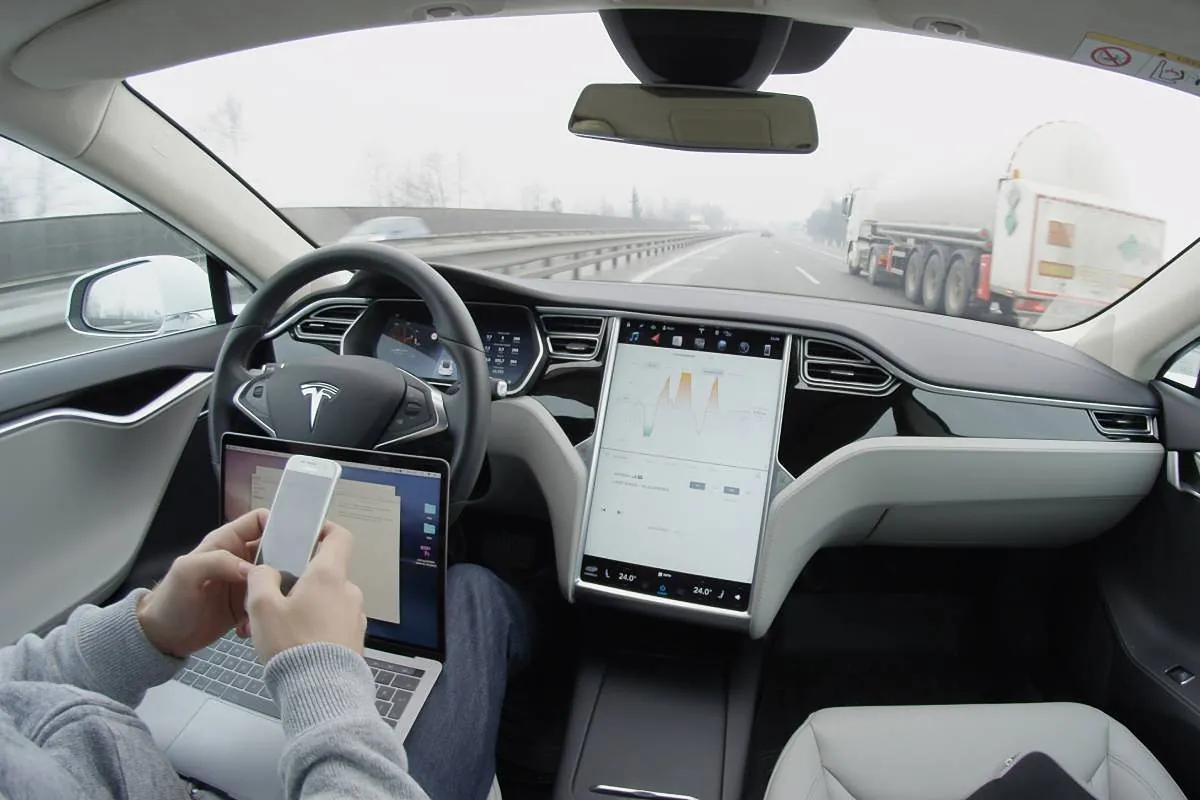 Tesla aumenta un 17% su beneficio en plena transición hacia los robotaxis