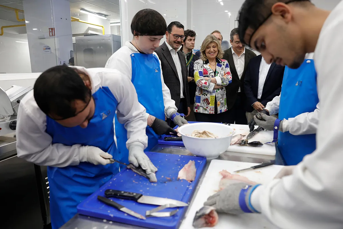 Almeida impulsa la formación en carnicería y pescadería para que haya relevo generacional