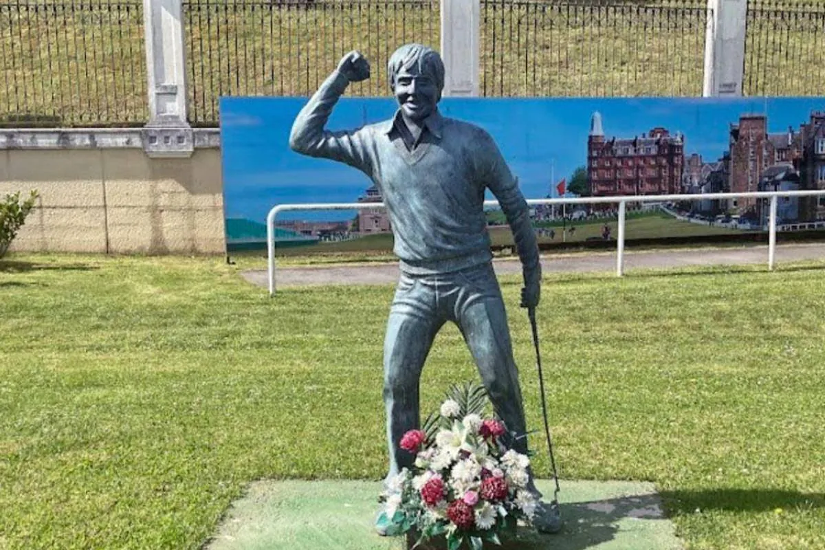 Desaparece la estatua en honor a Seve Ballesteros en Pedreña, su localidad natal