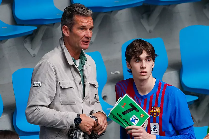 La "tensión" entre Iñaki Urdangarin y su hijo durante un partido de  balonmano | Famosos