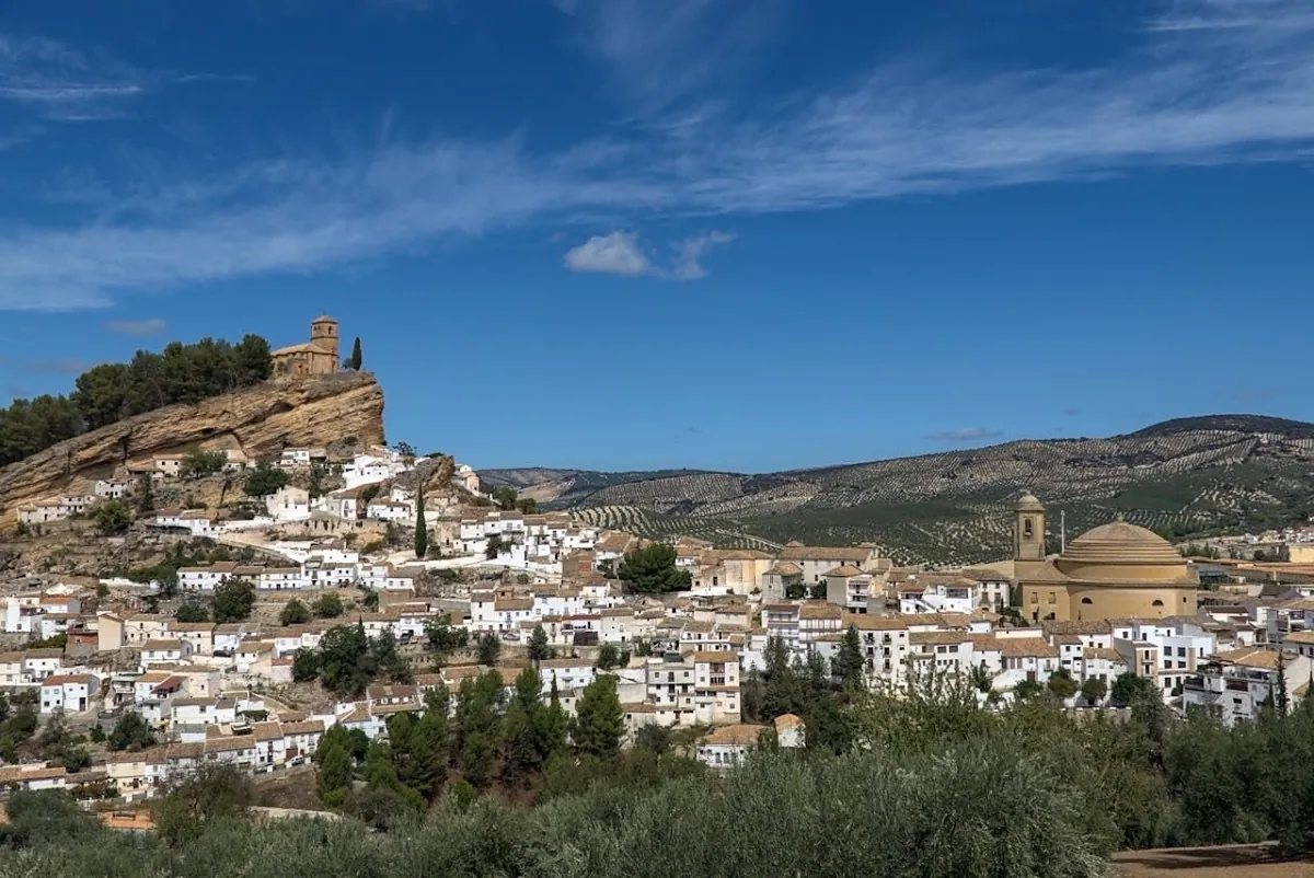 Montefrío: Ni Cazorla ni Aracena: el precioso pueblo andaluz que tiene una  de las mejores vistas del mundo | Andalucía