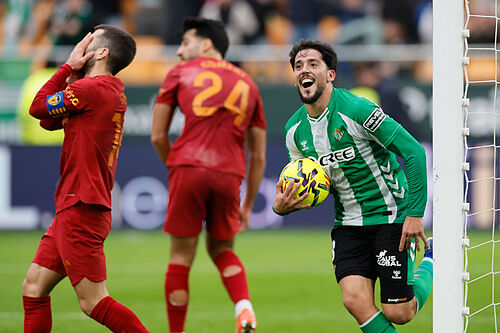 Fornals rescata y catapulta al Betis ante un amenazante Valencia
