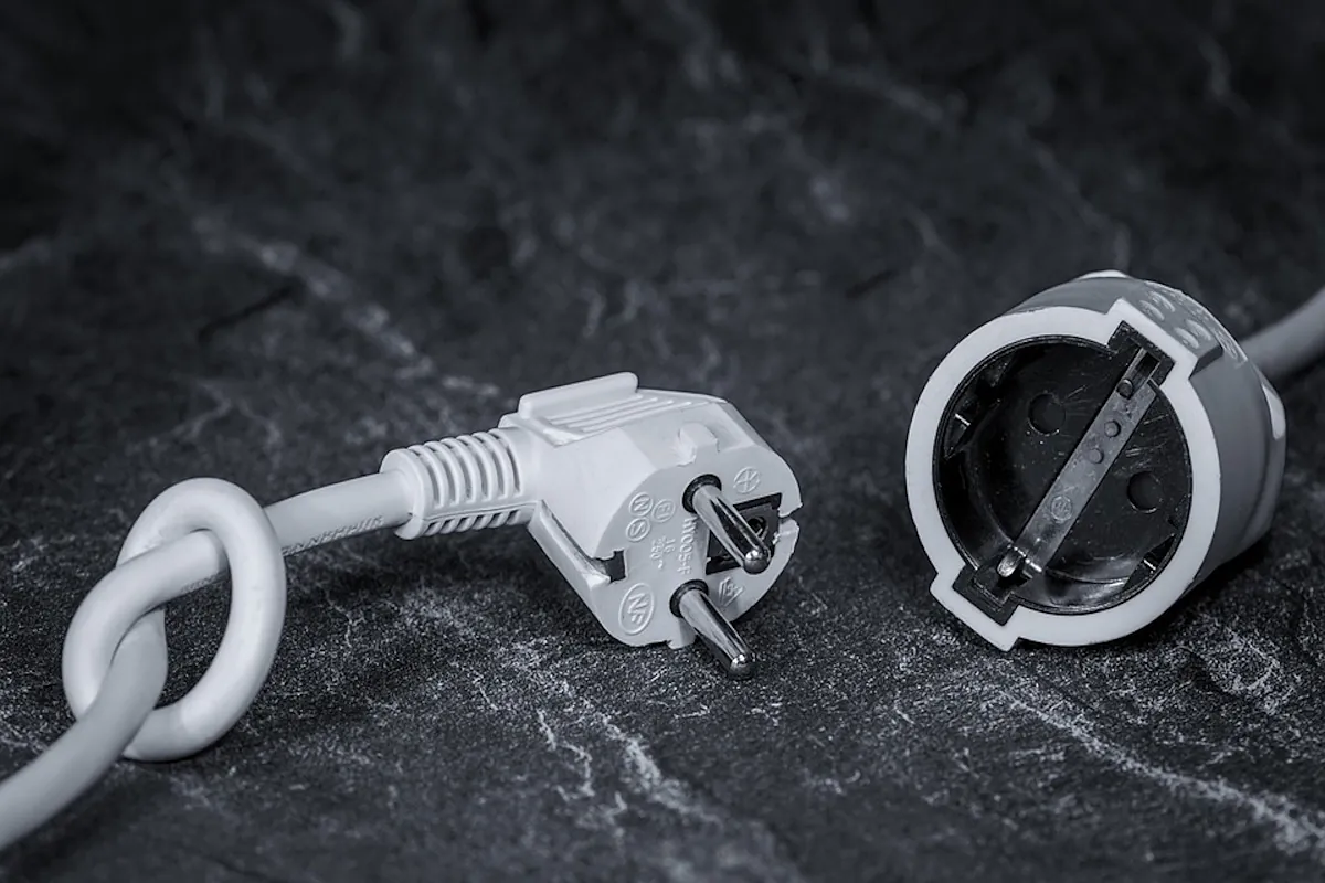 Precio de la luz hoy, sábado 28 de marzo, por horas: ¿a qué hora es más cara y más barata?