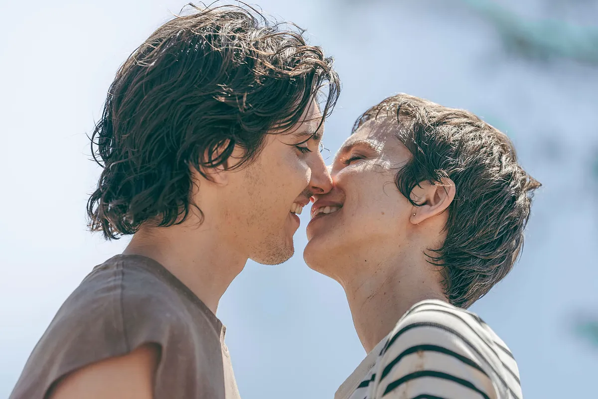 Aina Clotet dinamita el terror y los clichés del cáncer de mama en 'Viva': "La película nace del miedo a la soledad y a la muerte"
