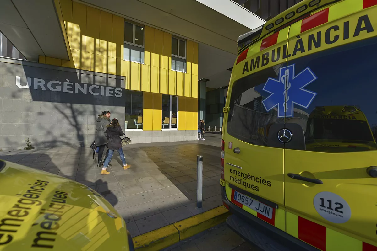 Quince personas heridas al chocar un autocar contra la fachada de un edificio en Lleida