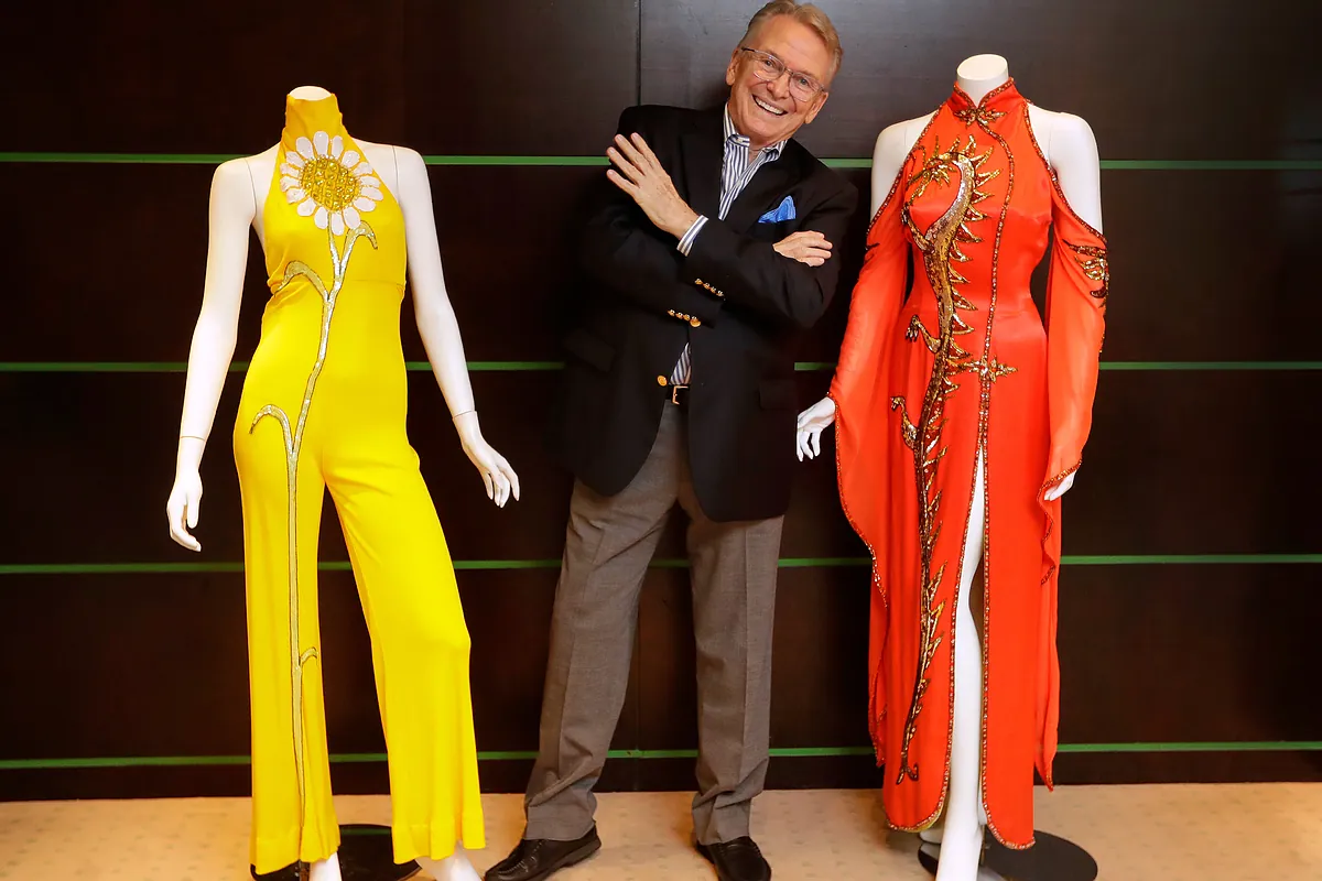 Muere el diseñador Bob Mackie, que engalanó con lentejuelas a Cher o Diana Ross