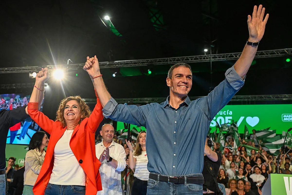Montero remata 54 días de calvario como candidata intentando contener un fracaso histórico y Sánchez apela a la "coherencia" del votante de izquierdas