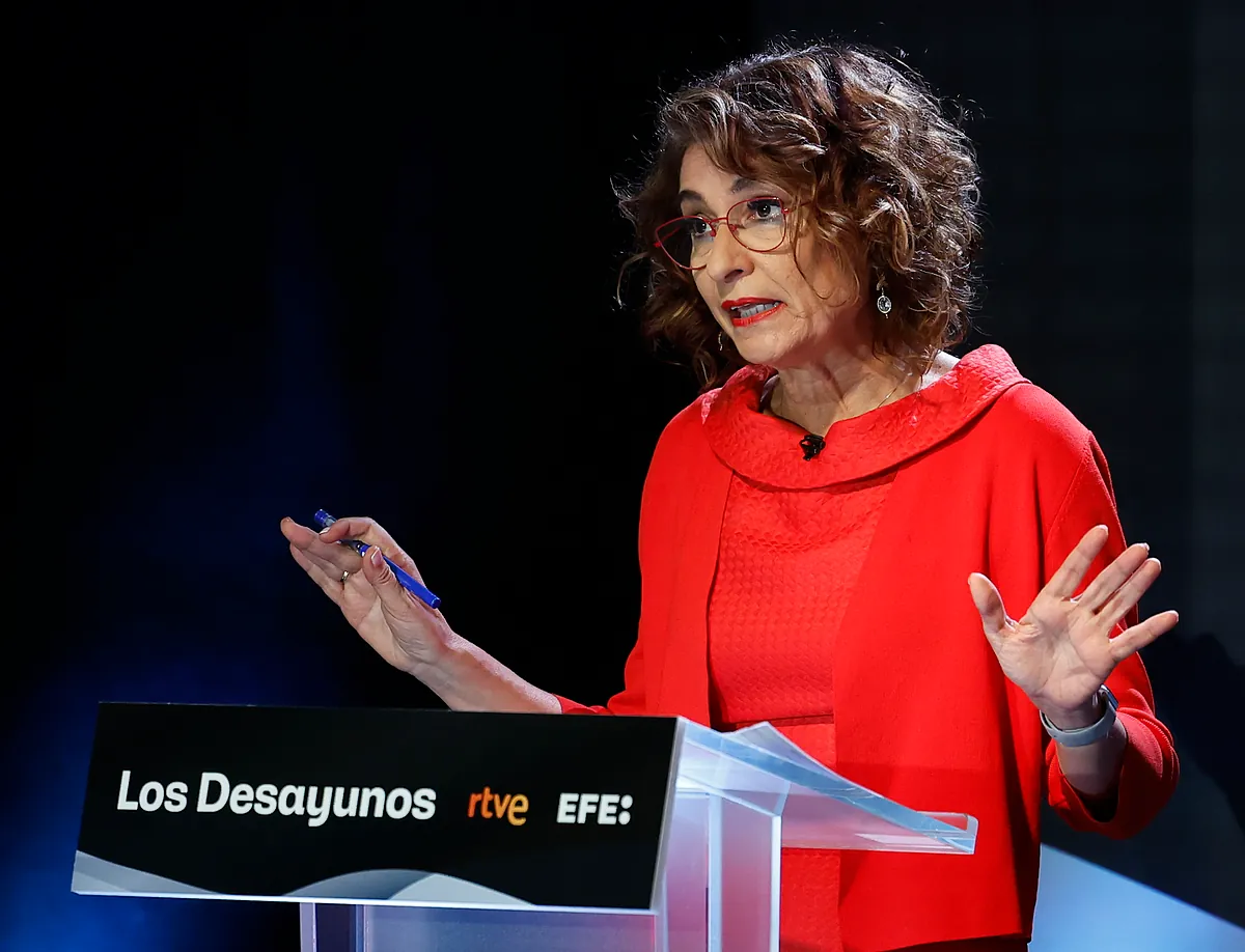 Montero anuncia que el déficit cerró por debajo del 2,5% en 2025 y espera que Bruselas desactive las reglas fiscales si se alarga la guerra