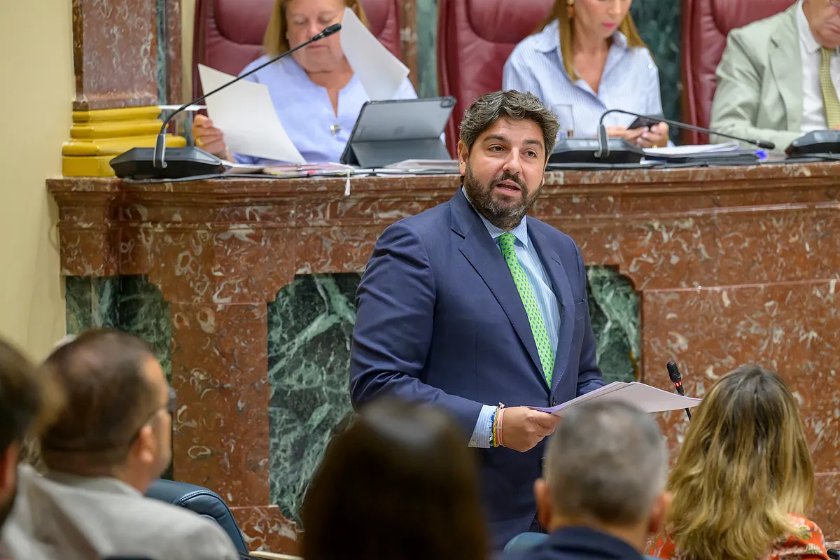 López Miras establece las partidas presupuestarias como límite para acordar con Vox los presupuestos:  Intentan imponer su programa 