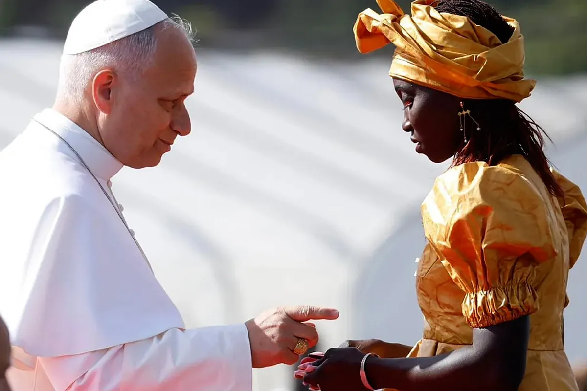 El Papa visita el centro de acogida de inmigrantes más grande de Canarias