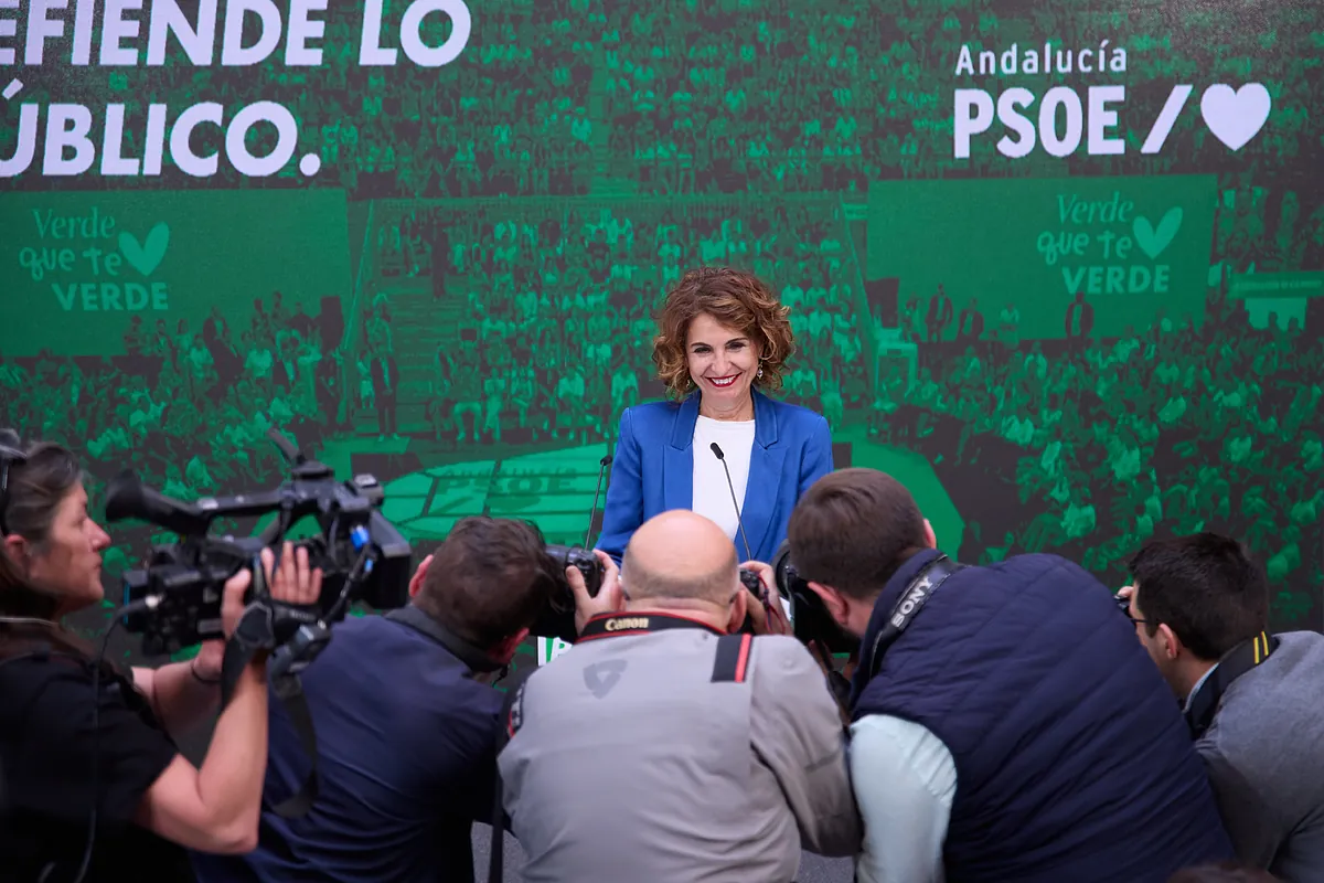 María Jesús Montero quiere convertir las elecciones andaluzas en un referéndum por la sanidad pública: "Vengo a rescatar a los ciudadanos del desgaste de los servicios públicos"