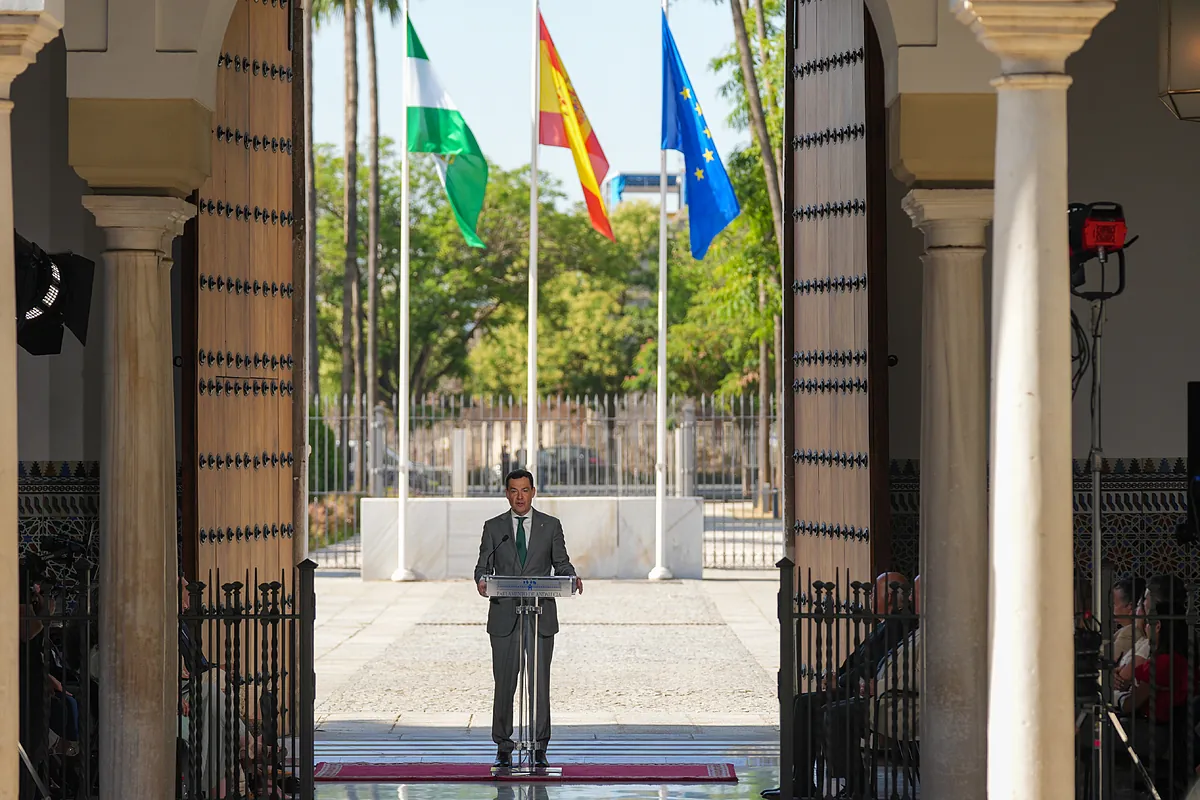 Juanma Moreno ultima un gobierno que dé continuidad a su hoja de ruta y temple la presencia de Vox