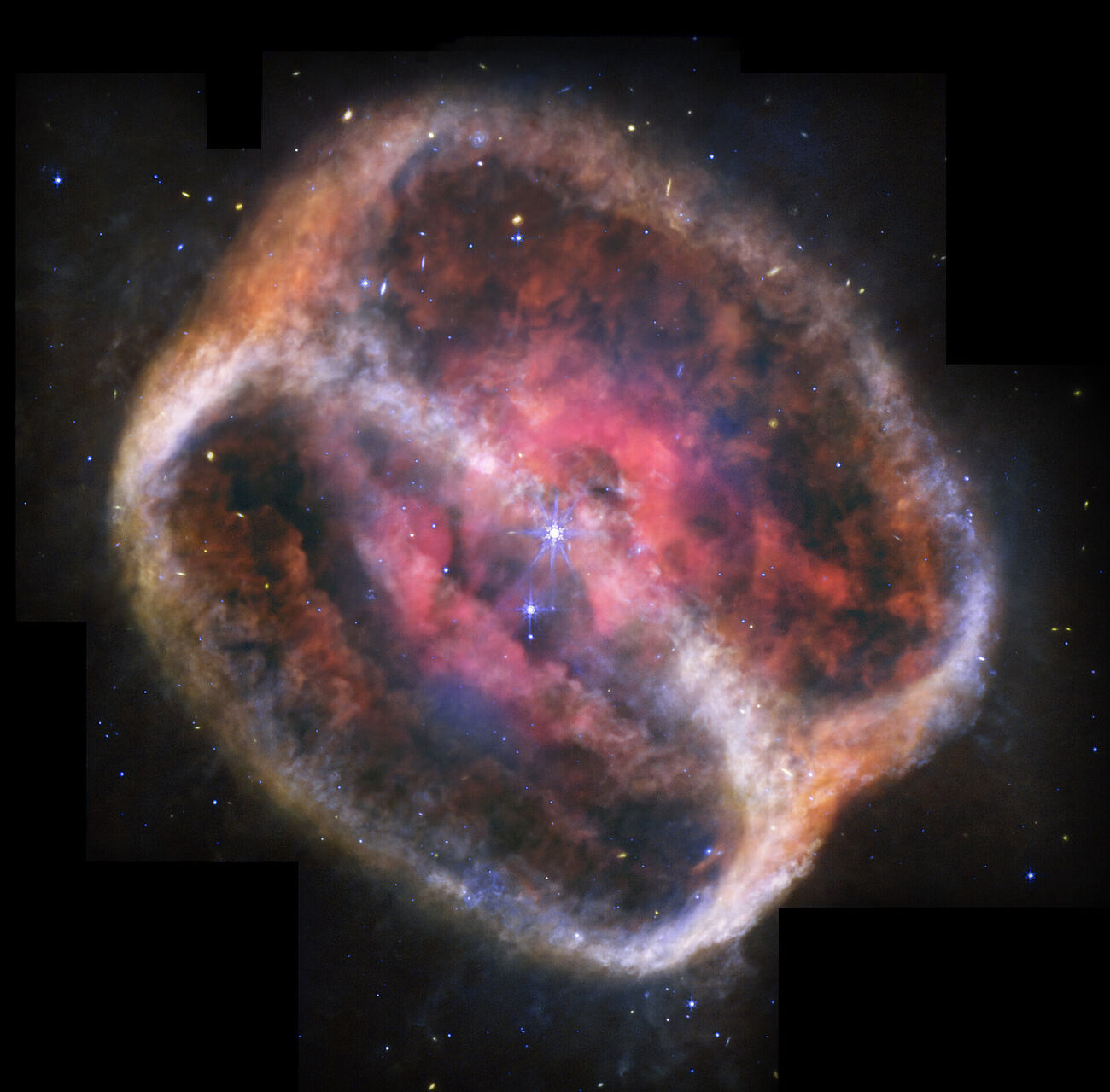 NGC1514 es una peculiar nebulosa planetaria con forma de un reloj de...