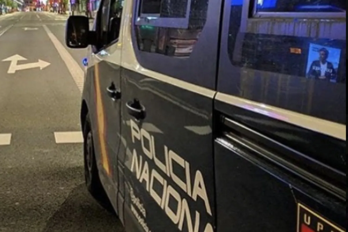Valencia'da bir adam karısı tarafından bıçaklandıktan sonra depoya sığındı