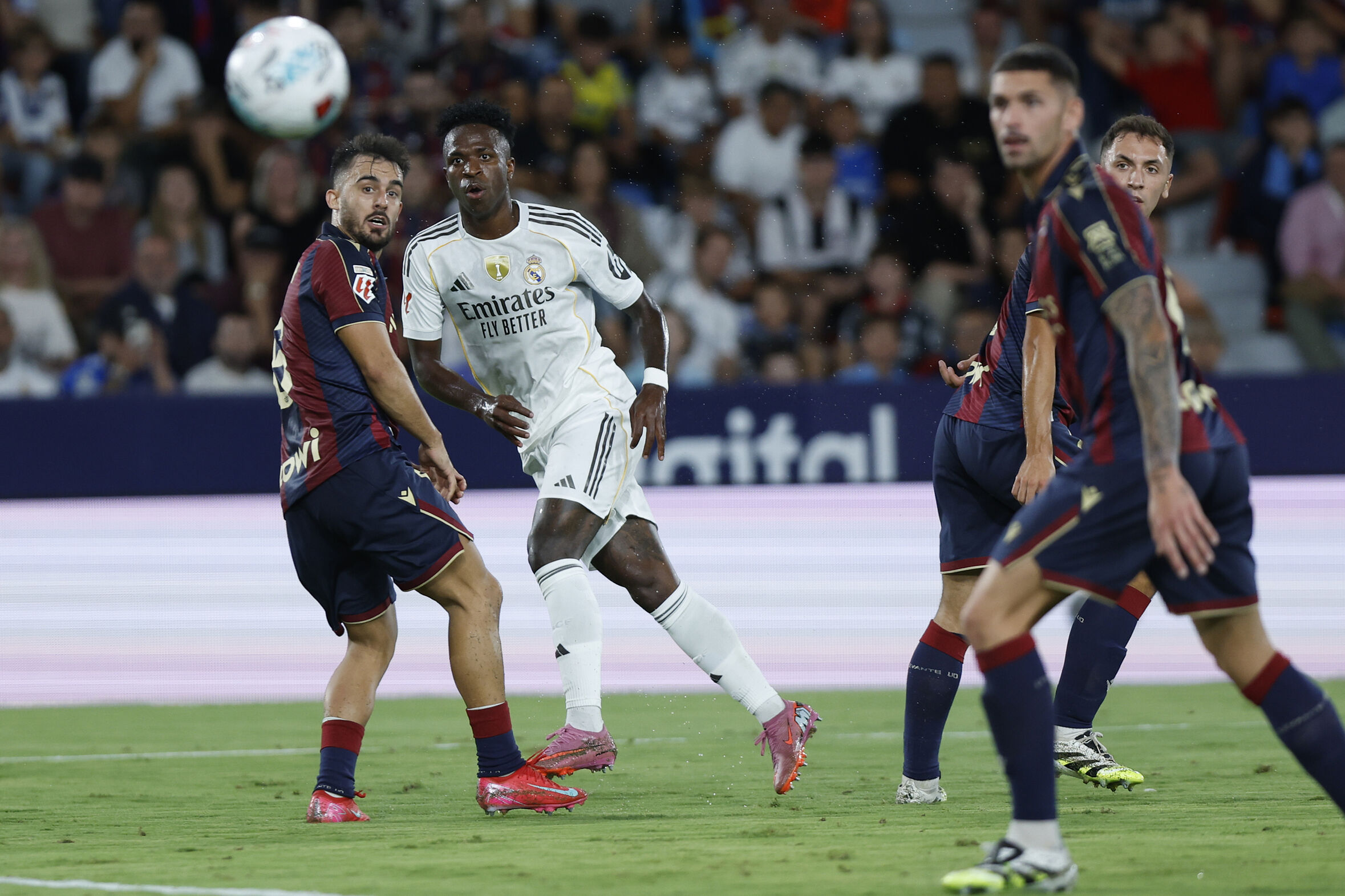 Levante Real Madrid LaLiga: Vinicius renace ante el Levante y Mbappé ...
