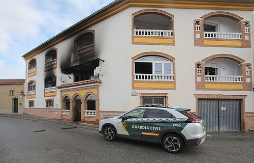 El incendio de un piso en Alhend�n (Granada) deja nueve heridos, uno de ellos de gravedad, y obliga a evacuar a veinte personas